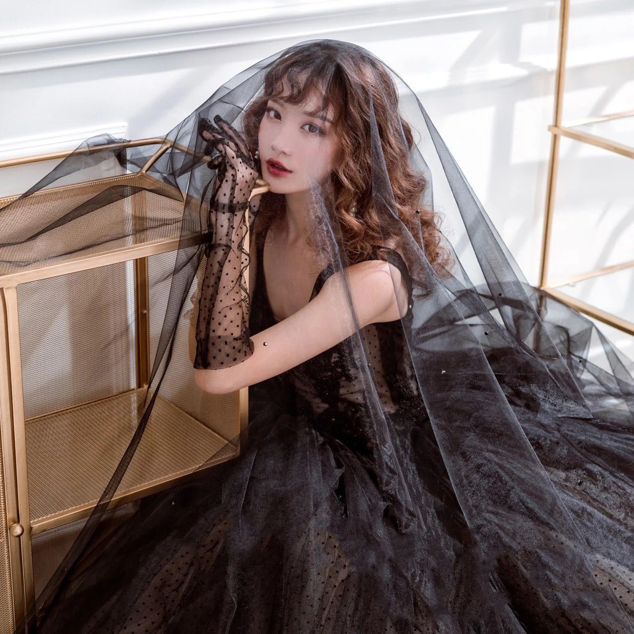 Găng tay lưới ren dài chấm bi 2 màu ĐEN/ TRẮNG dùng chụp ảnh, biểu diễn, cưới, sự kiện BT17