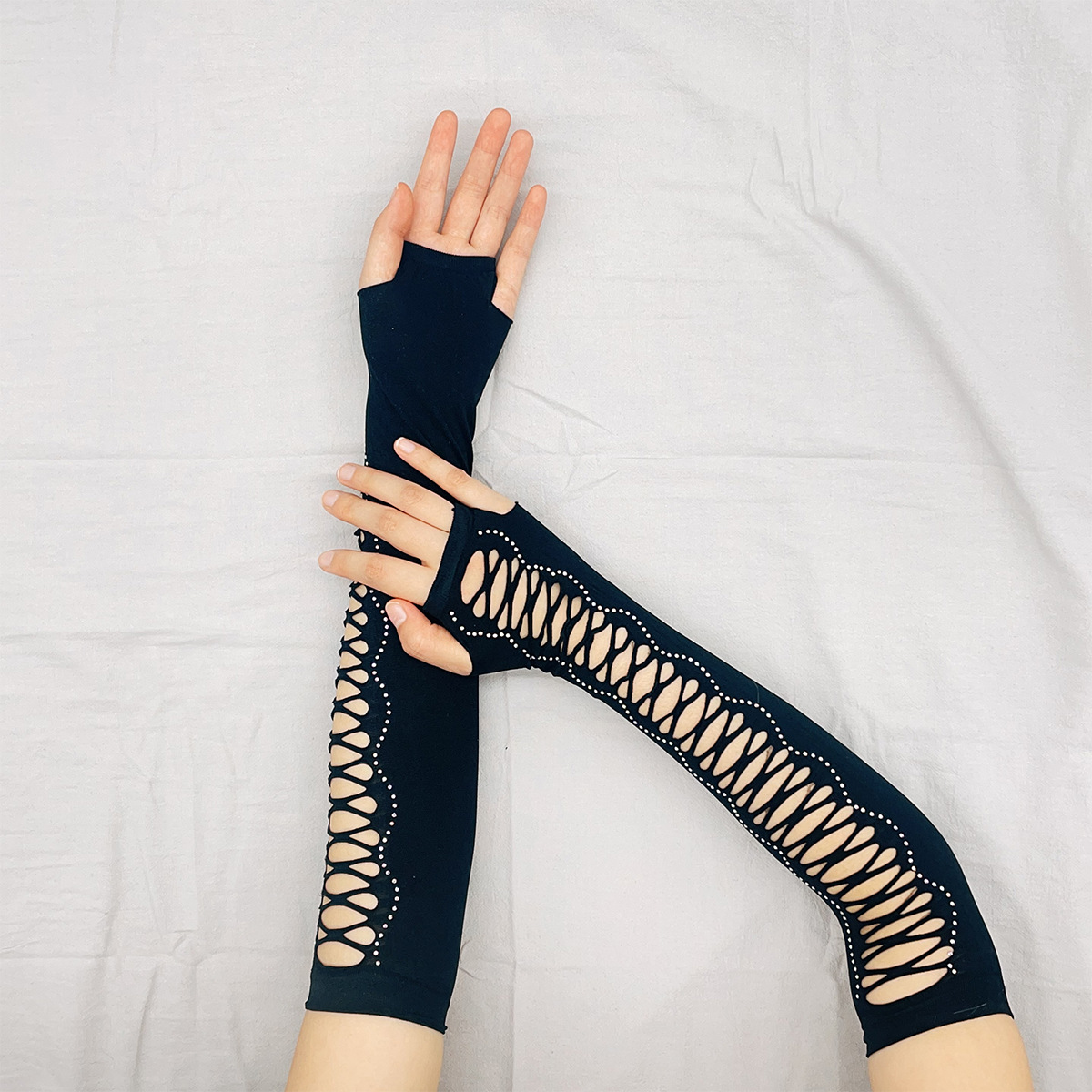 Găng tay dài không ngón chất thun co giãn ÔM TAY, hoạ tiết đan dây lạ mắt, mang tiệc, biểu diễn BT21 Găng tay dài không ngón chất thun co giãn ÔM TAY, hoạ tiết đan dây lạ mắt, mang tiệc, biểu diễn BT21
