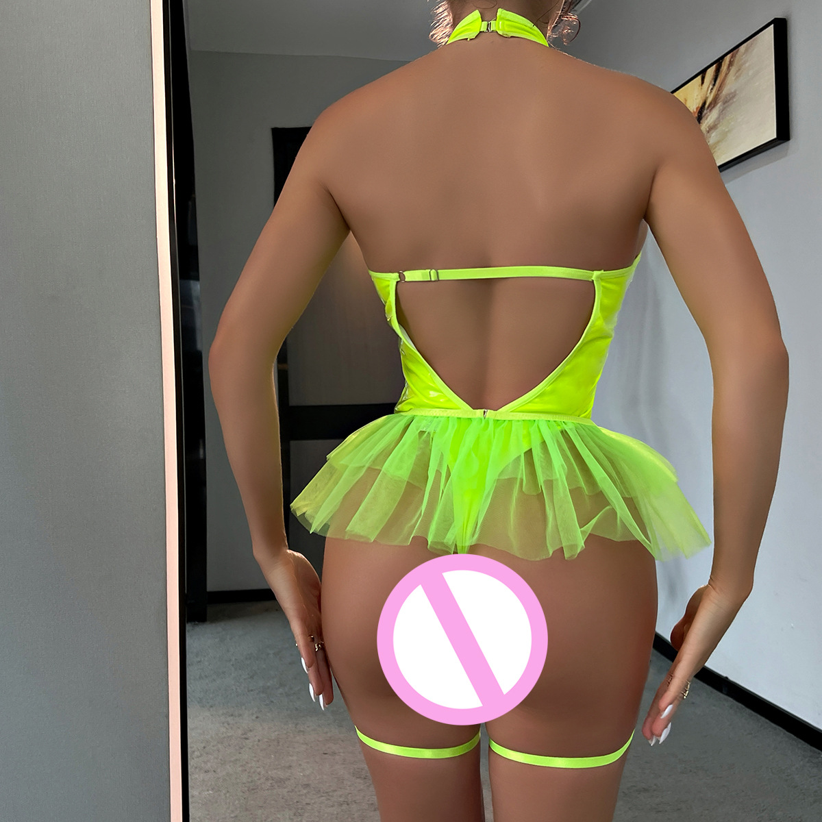 Đồ-đi-diễn-màu-xanh-neon-màu-đỏ