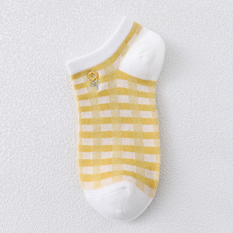 Vớ nữ cổ ngắn kẻ sọc thêu hình xinh xắn TAT52