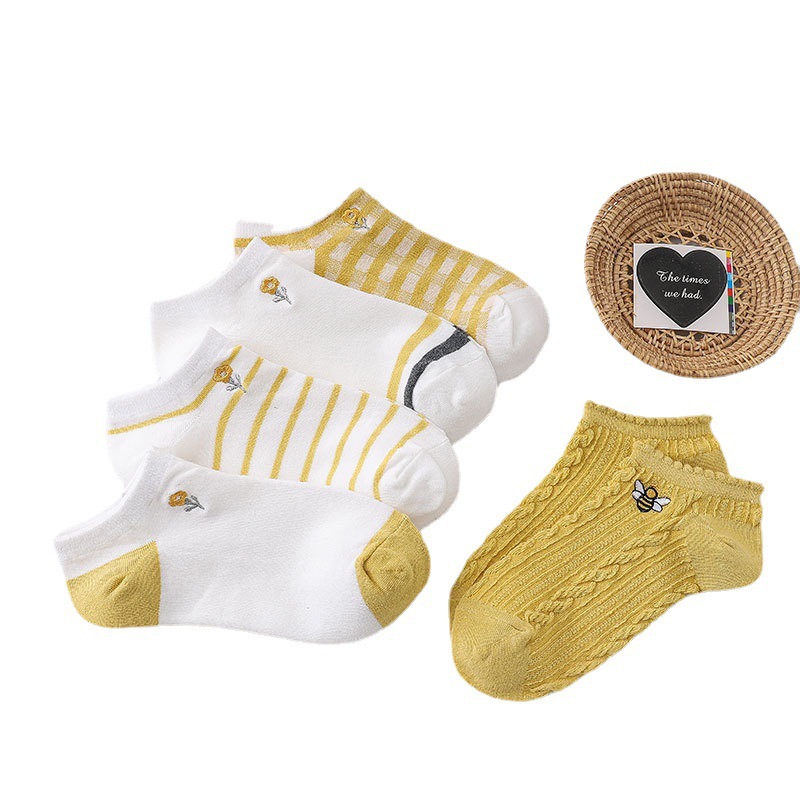 Vớ nữ cổ ngắn kẻ sọc thêu hình xinh xắn TAT52