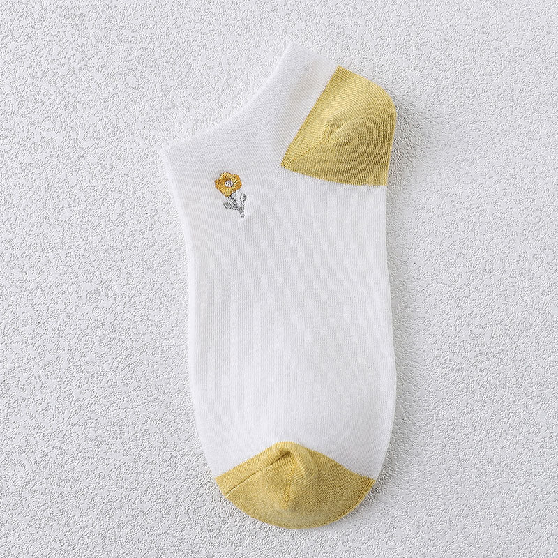 Vớ nữ cổ ngắn kẻ sọc thêu hình xinh xắn TAT52