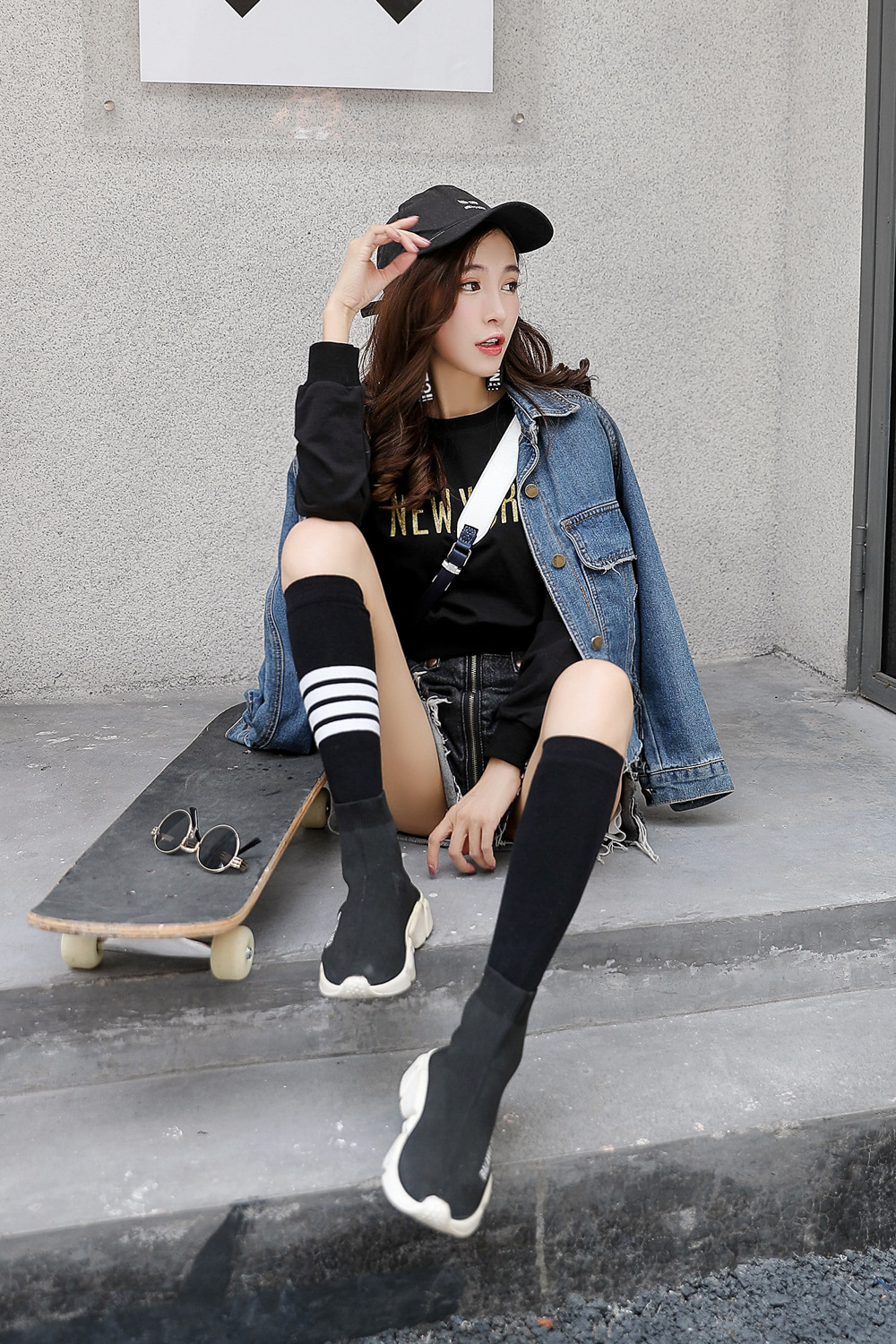 [ Đen/ xám/ trắng, xanh] Tất vớ nữ cổ cao dưới gối kẻ sọc 1 bên chất thun chống tuột TAT62